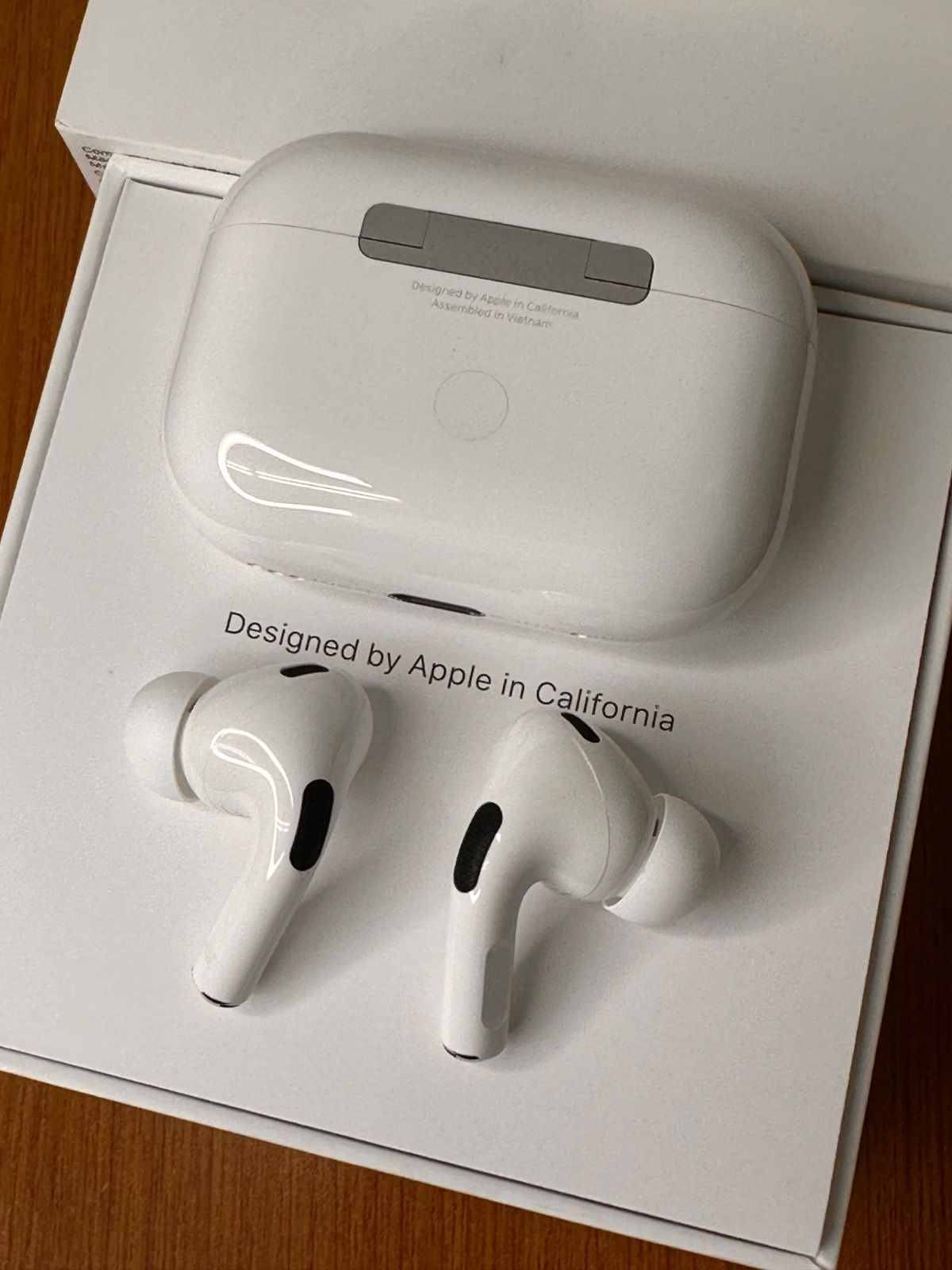 【極美品】AirPods Pro 第2世代 M4RFN MTJV3J/A 4549995433937.jpg