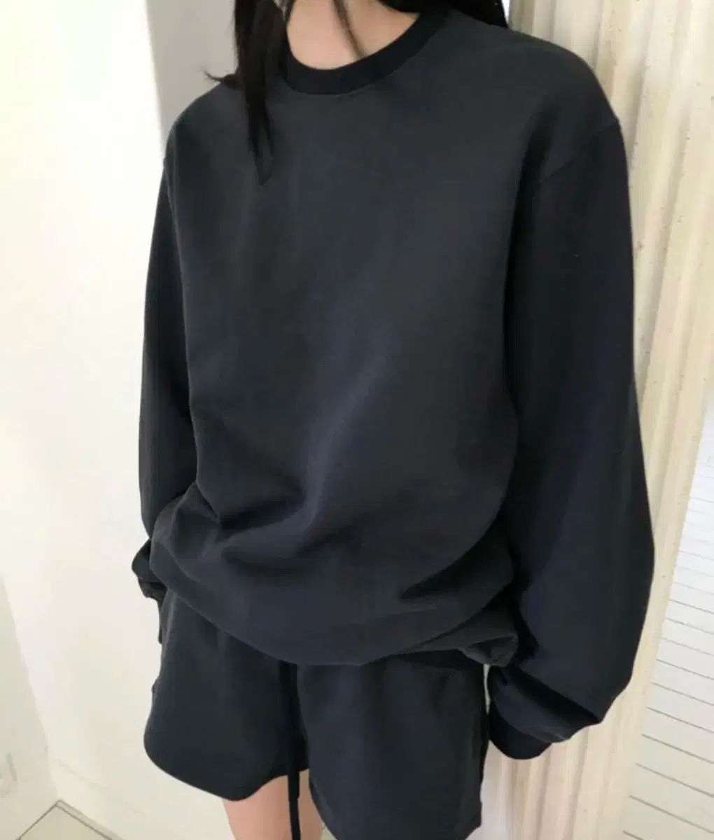 ウェア fw トレーナー ベージュ 黒