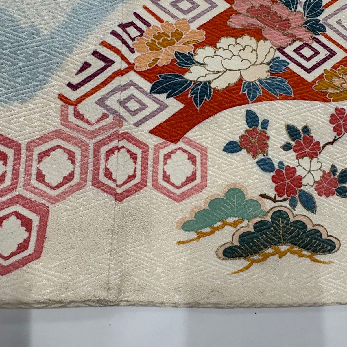 必要な 振袖 身丈155cm 裄丈64cm M 袷 御所車 花鳥 刺繍 絞り クリーム 正絹 名品