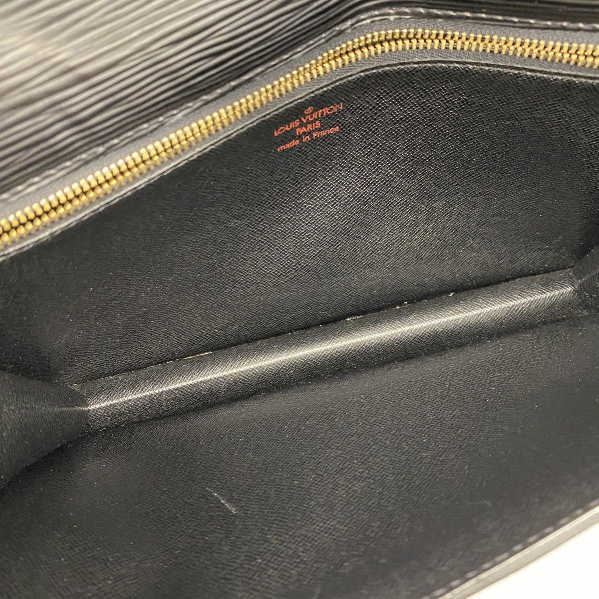 ヴィトン　エピ ノワール M52612 セリエ ドラゴンヌ　クラッチバック Louis Vuitton ルイヴィトン エピ ノワール セリエ ドラゴンヌ