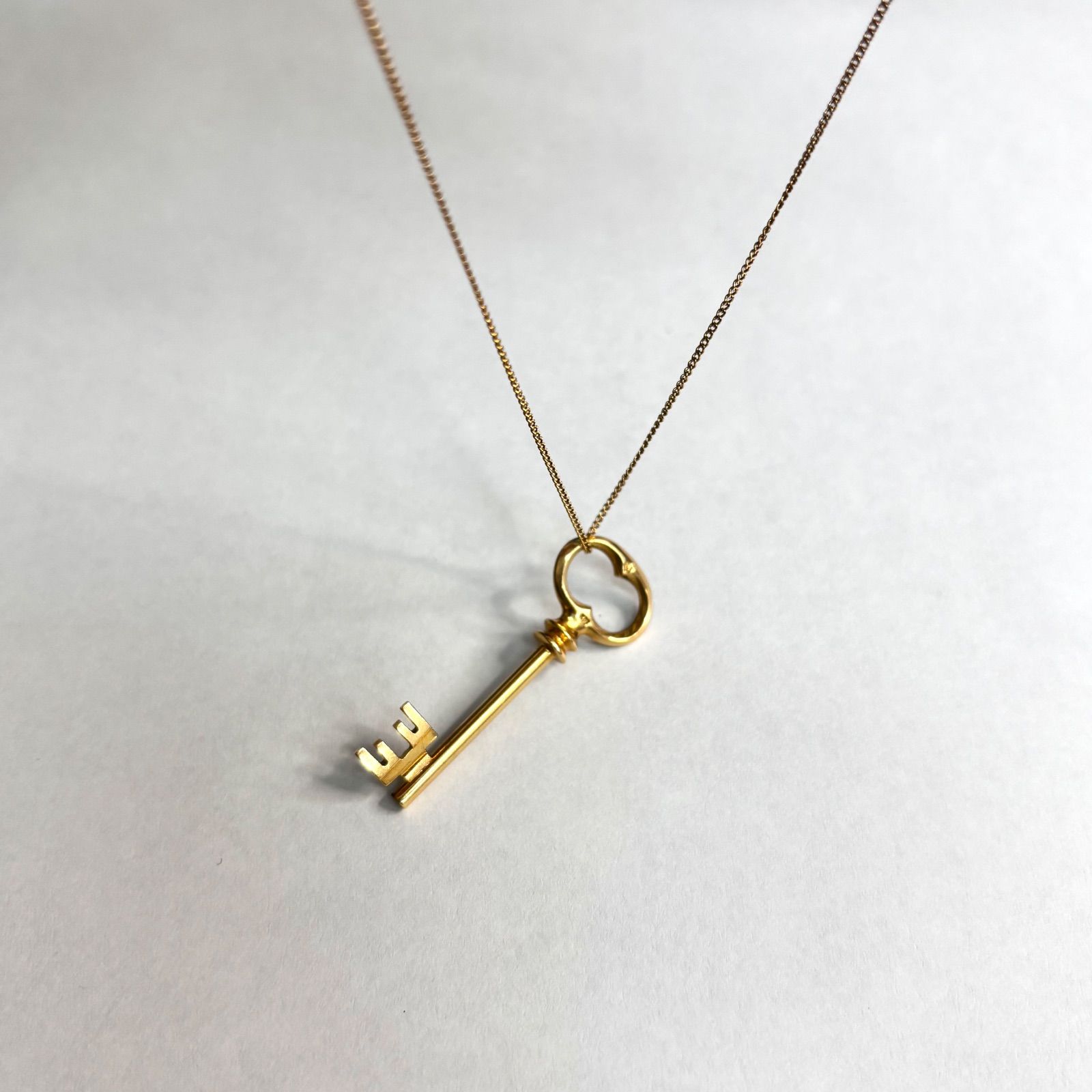 美品⭐️18金の鍵型チャーム】 使用貴金属 K18 33×12mm
