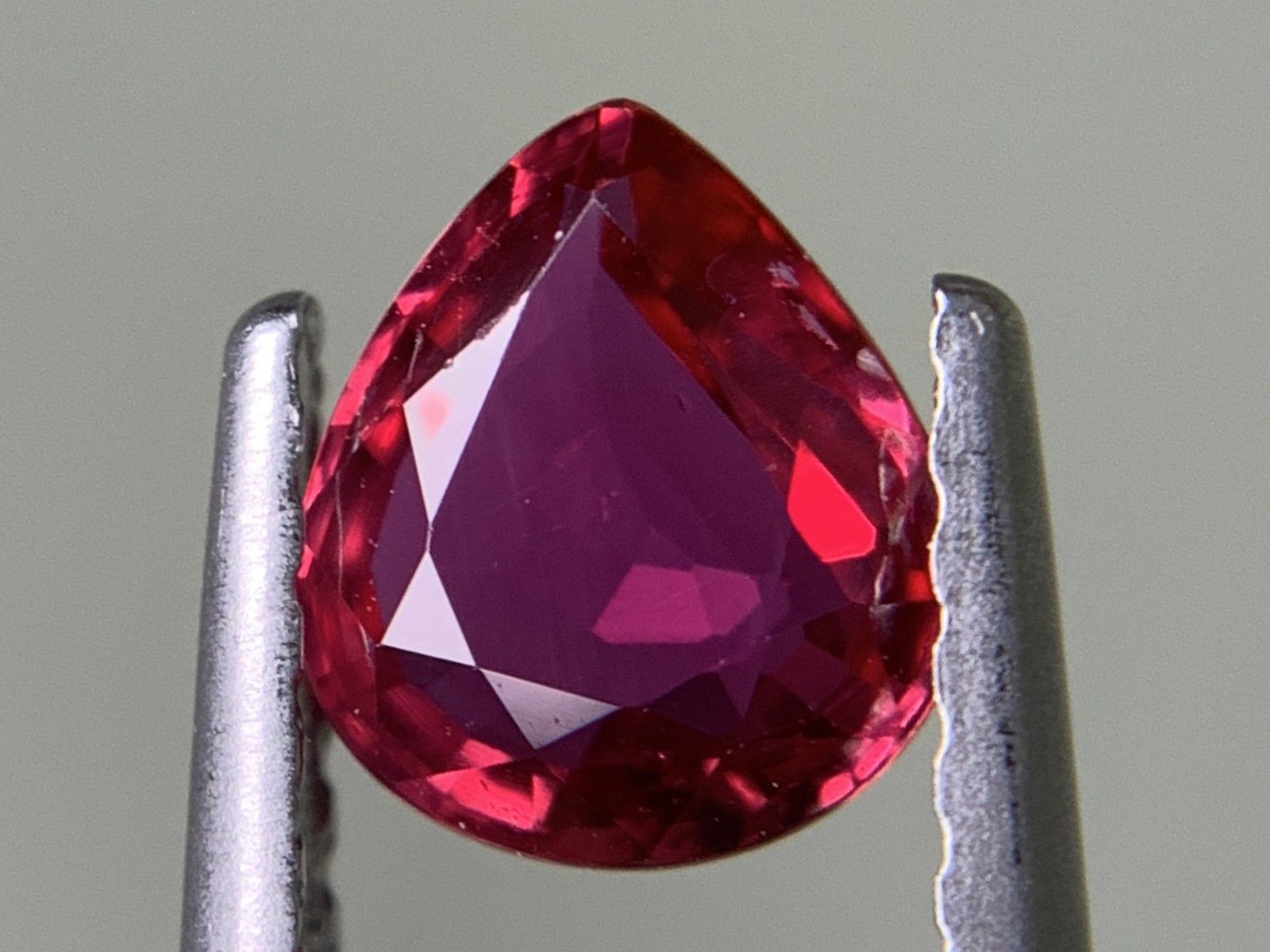 ルビー 天然 0.628ct 中央宝石ソーティング付き 5.96㎜×5.20