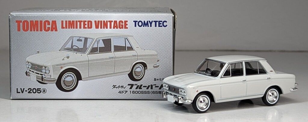 TOMYTEC TOMICA LIMITED VINTAGE ダットサン ブルーバード 4ドア