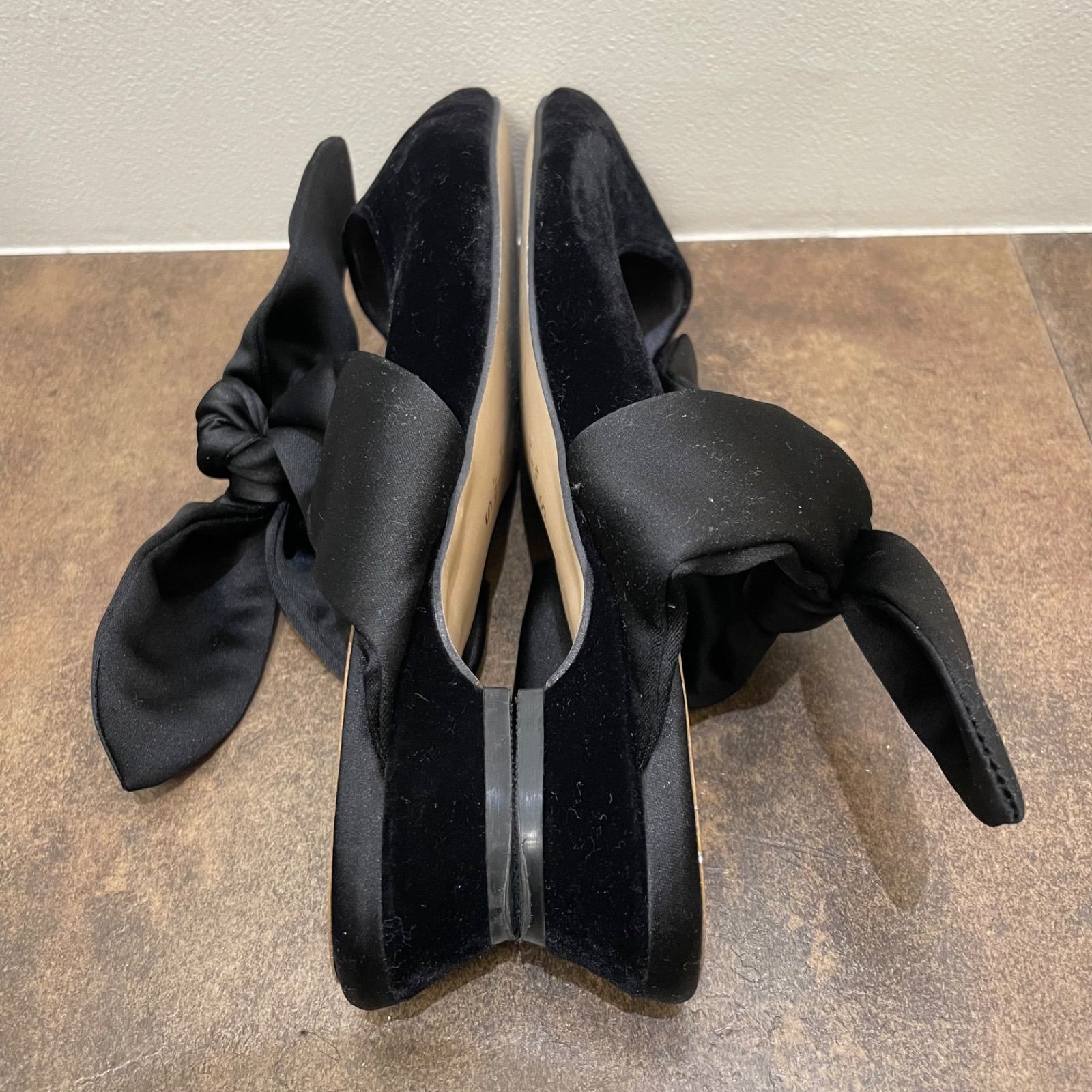 OHGA オーガ ポインテッドトゥベロアパンプス フラットシューズ S