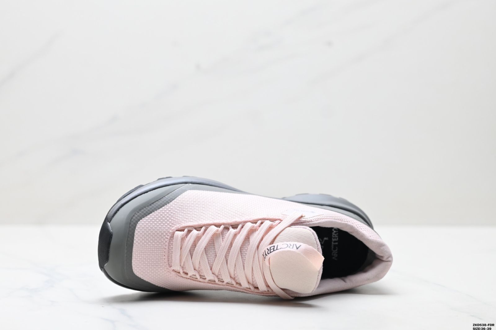 アークテリックス Arcteryx NORVAN LD 防水対応ローカットアウトドアハイキングブーツ