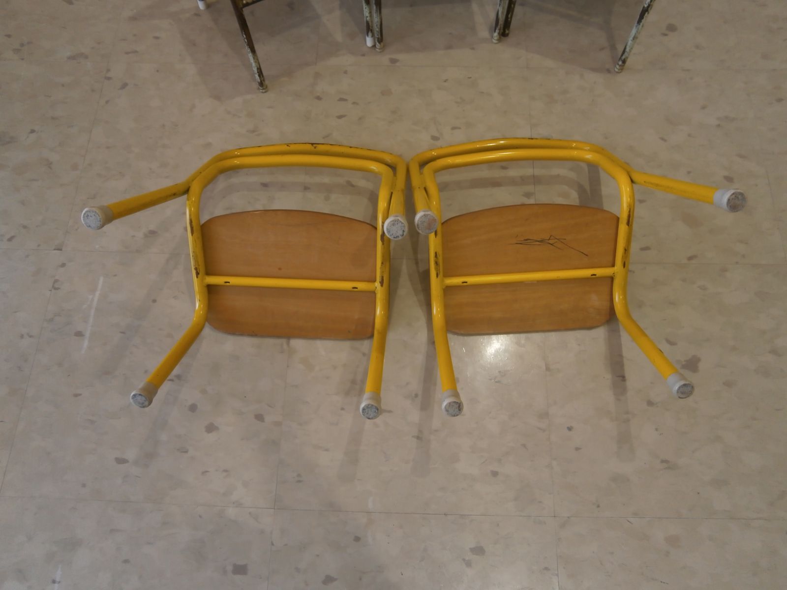 【現地引取のみ、リユース品】園児イス　８脚