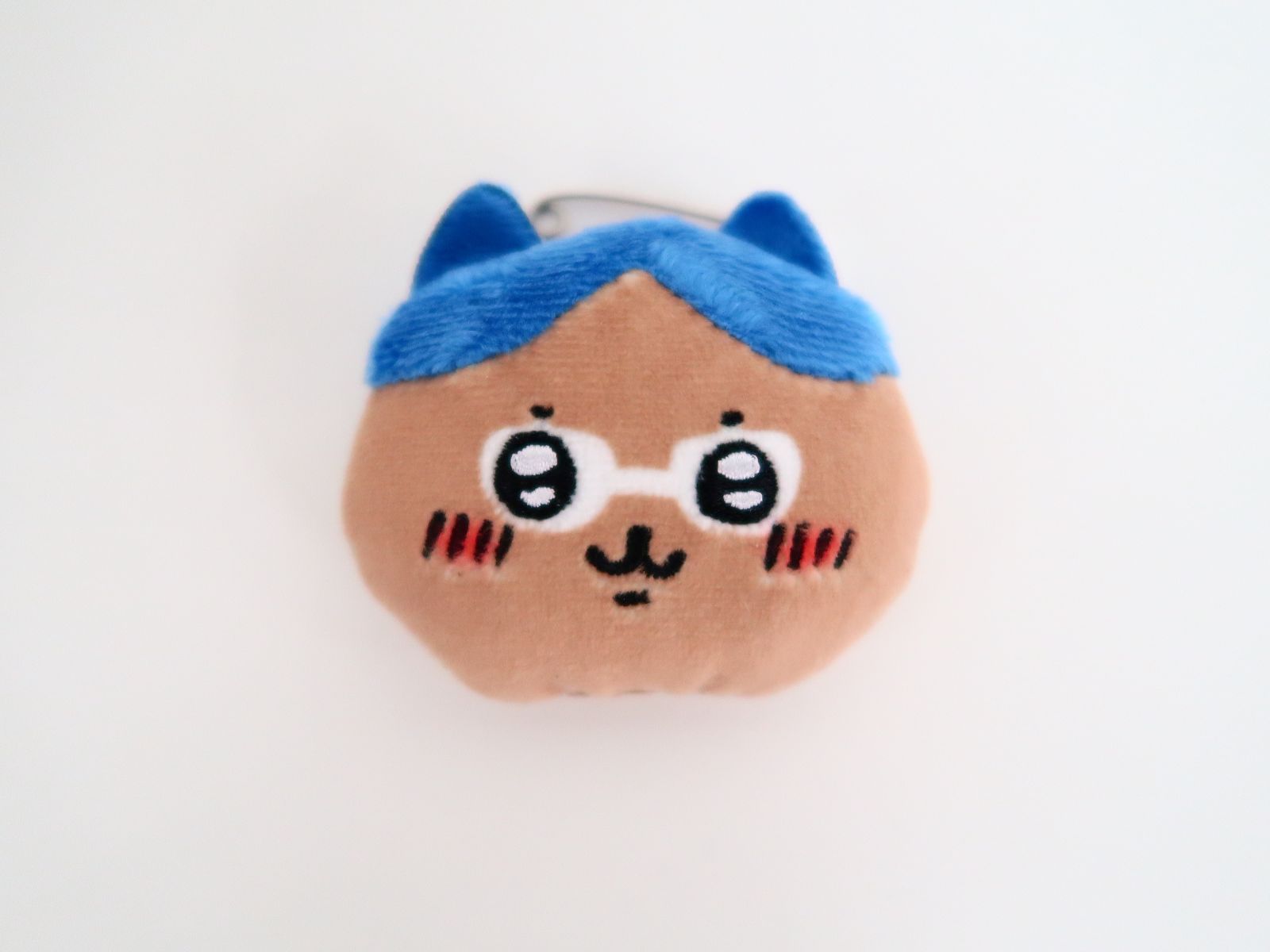バッジ・ピンズ　ハチワレ(サングラス) なかよしぬいぐるみバッジ 「ちいかわステーション in いちばんプラザ東京駅」 対象商品購入特典 バッジ・ピンズ ちいかわ(サングラス) なかよしぬいぐるみバッジ