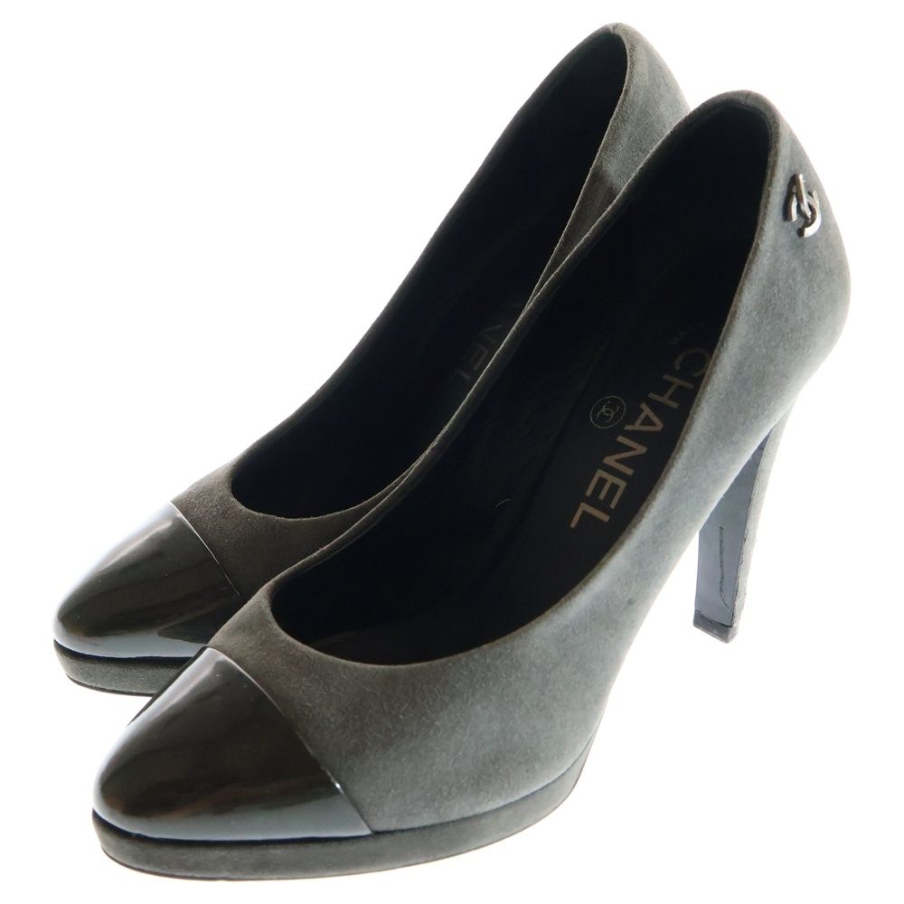 CHANEL シャネル ココマーク ロゴプレート パテント スウェード コンビレザー ヒール パンプス シューズ グレー ブラック レディース