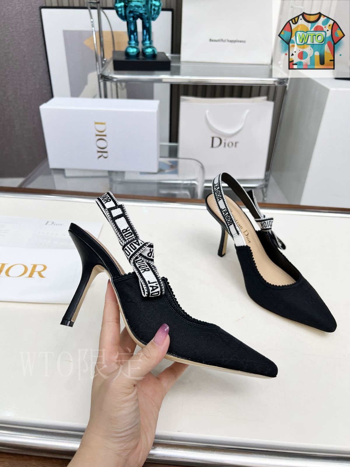 Dior ピンク刺繍サンダル 中ヒール　正規品35 Dior ピンク刺繍サンダル 中ヒール 正規品35