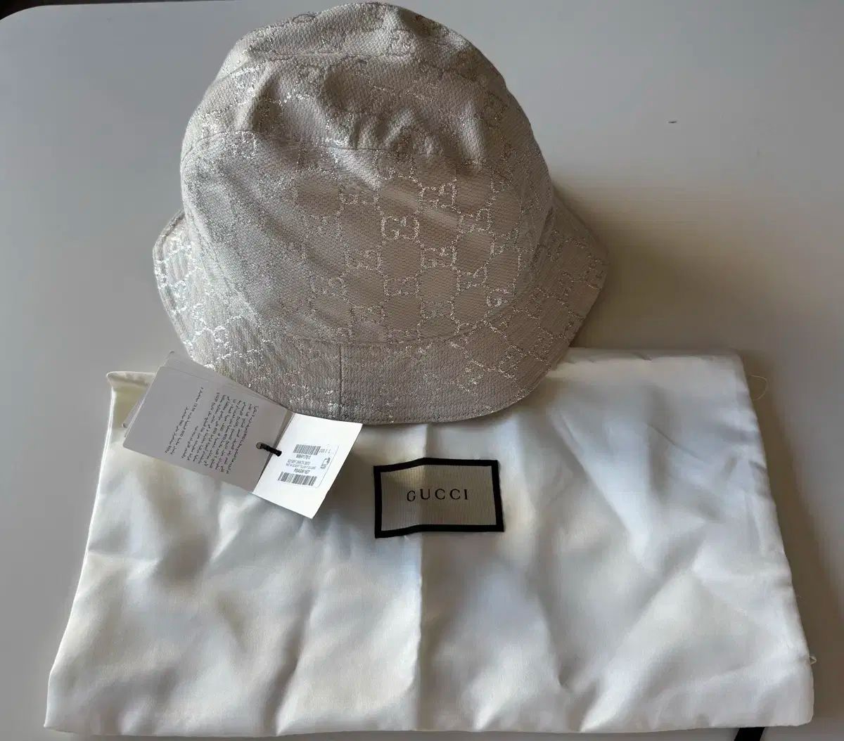 GUCCI(グッチ) ホワイト シルバー GG バケット バケットハット 58 L 新品 - メルカリ