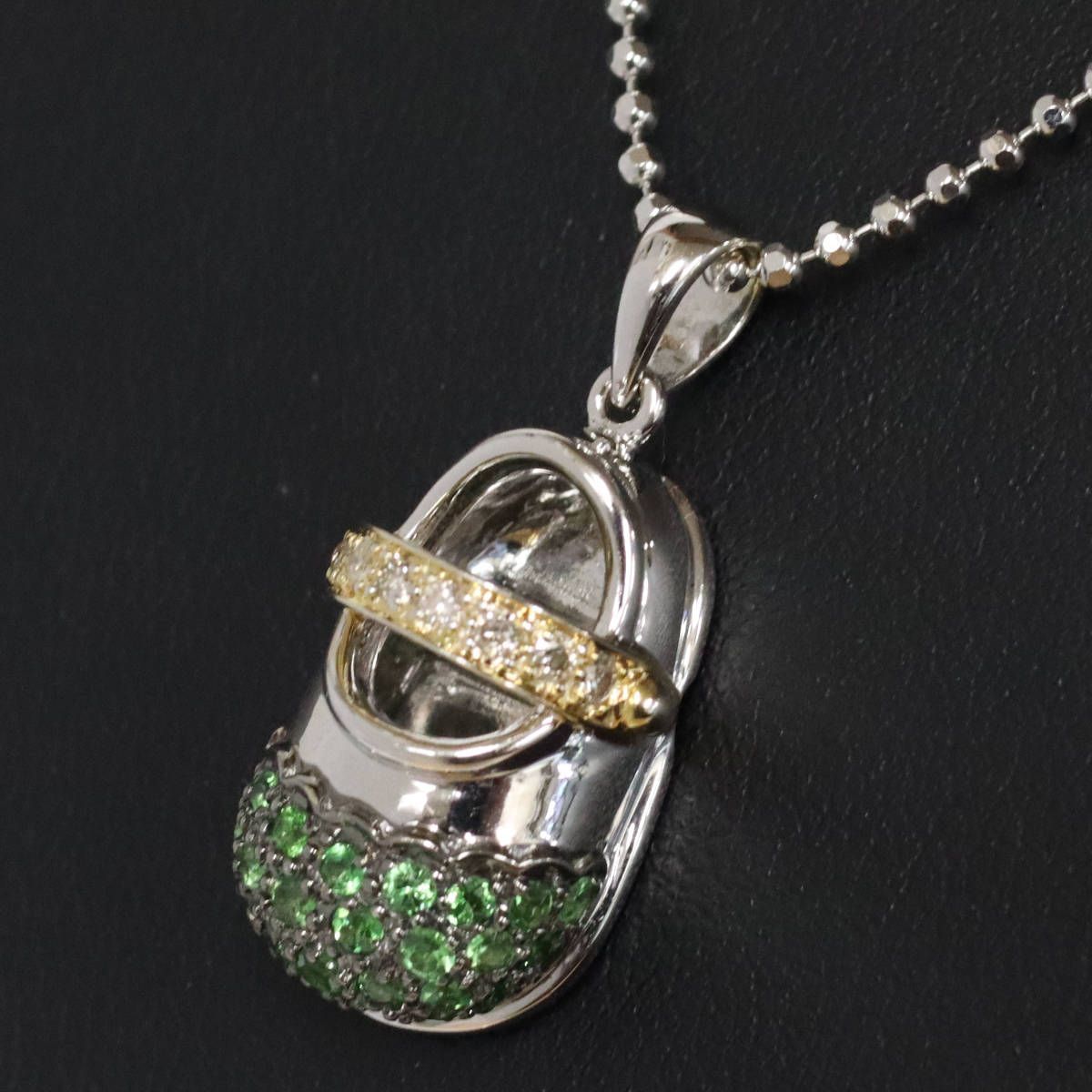 18K/750エメラルドダイヤモンドペンダントトップ 靴モチーフ E0.45 D0  