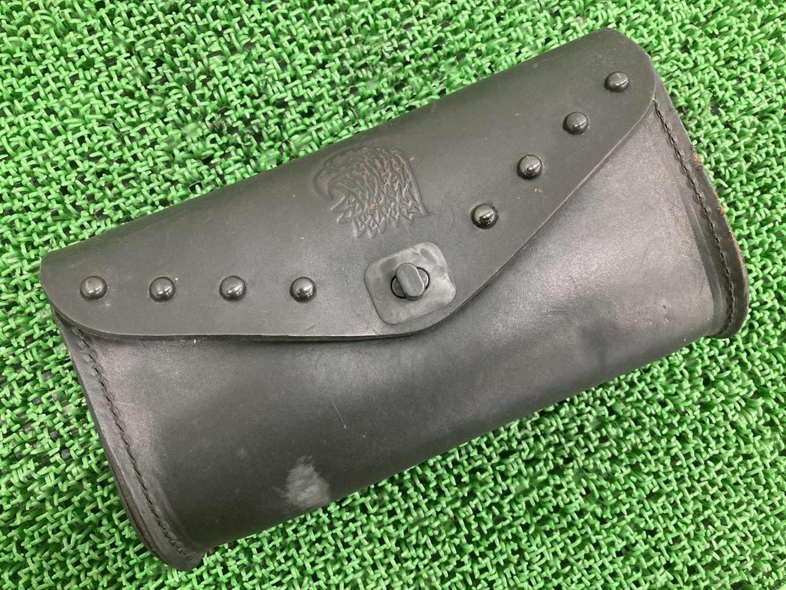 ハーレー ウインドシールドバッグ 社外 バイク 部品 ポーチ レザー イーグル 鷲 ブラックスタッツ ショベル 【中古】 94 ハーレー ウインドシールドバッグ 社外 バイク 部品 ポーチ レザー