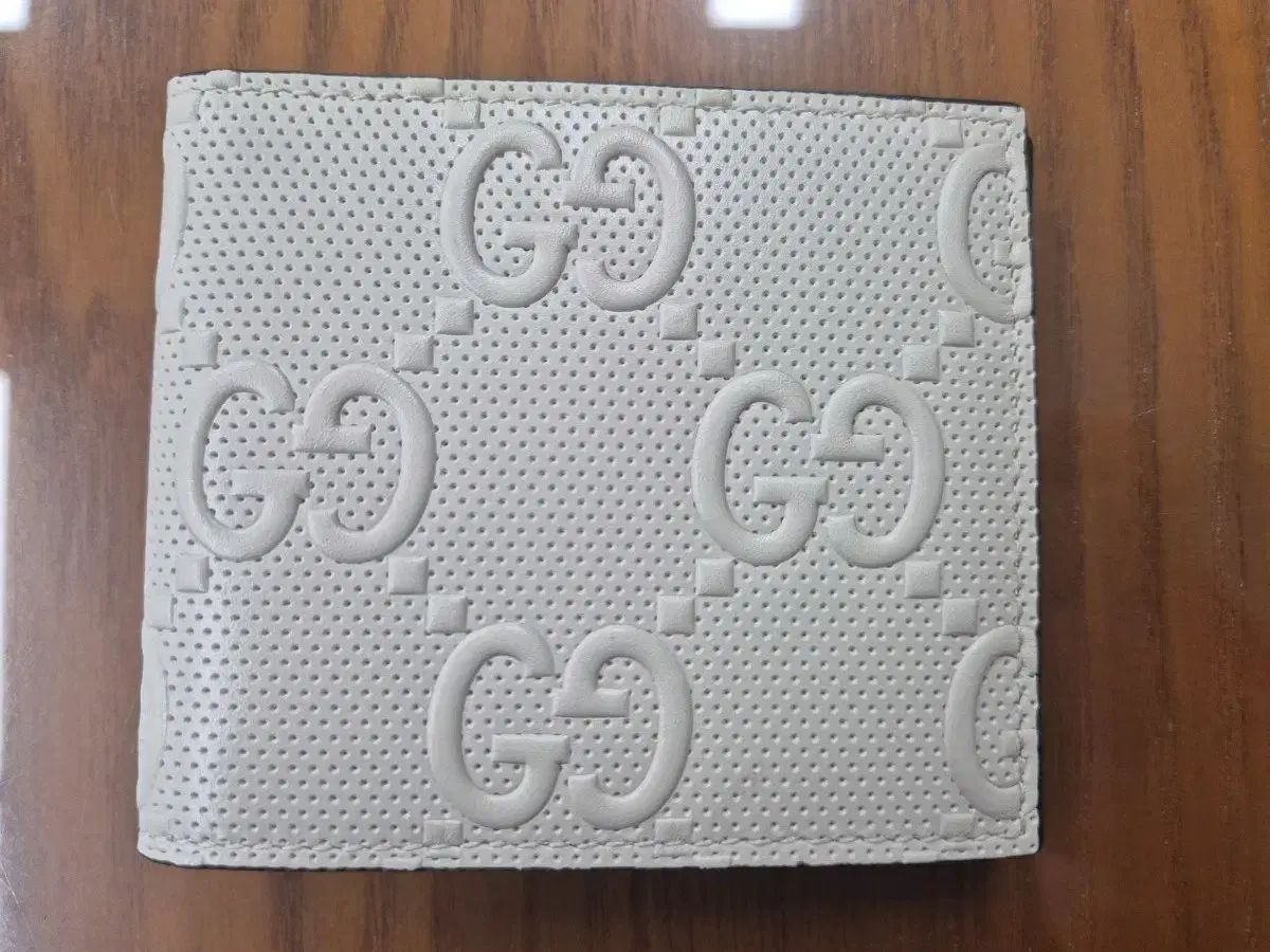 GUCCI アイボリー 二つ折り財布 【公式通販】