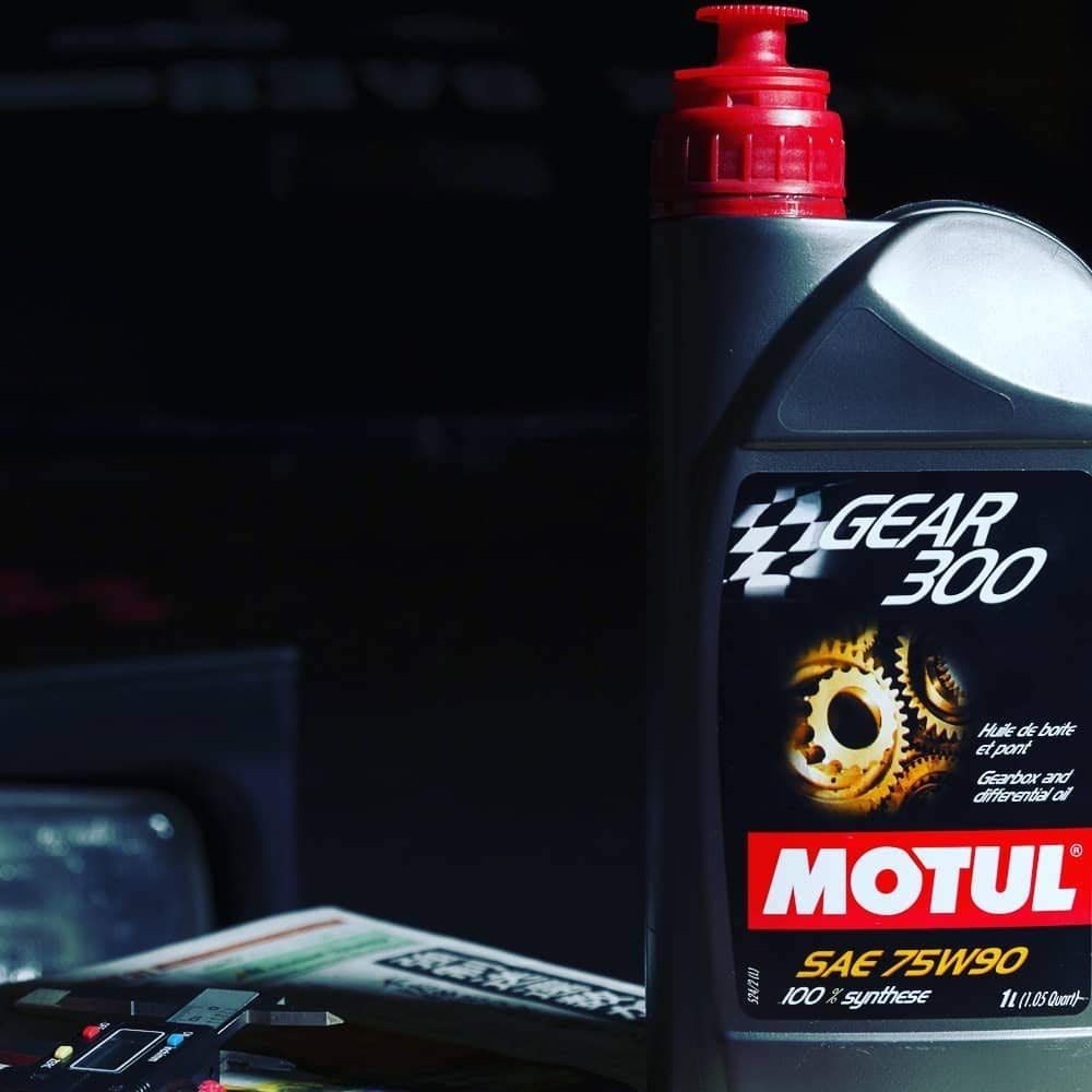 在庫セール】GEAR MOTULモチュール 300 ギア 300 75W90 100%化学合成ギアオイル 1L 13101211 -  kuroshops - メルカリ