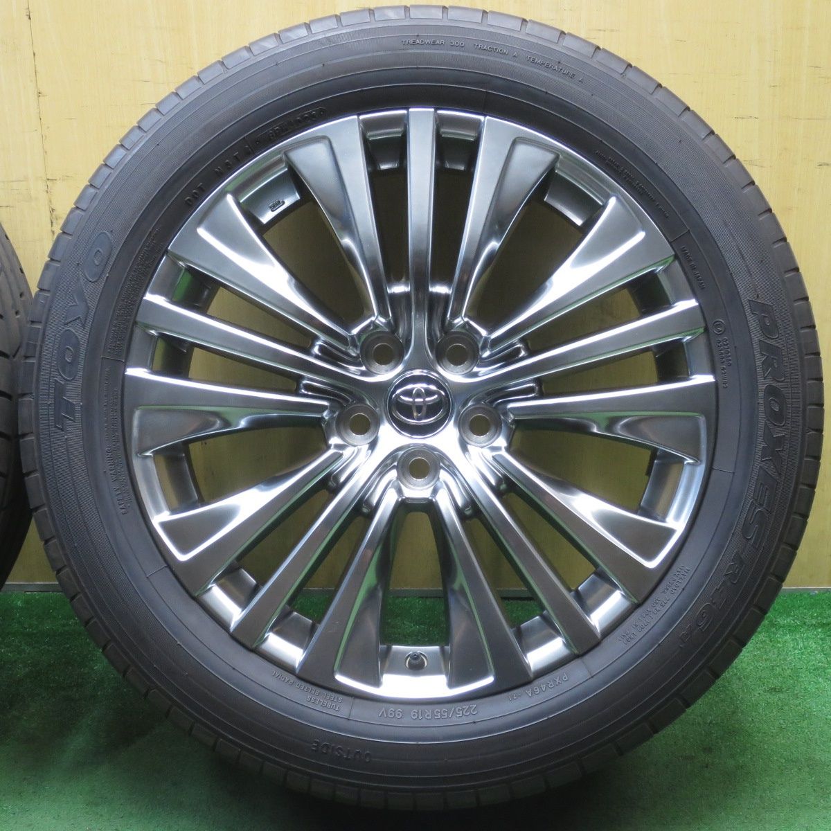 バリ溝！23年！キレイ！9.5分☆トヨタ 80系 ハリアー Zグレード 純正 225/