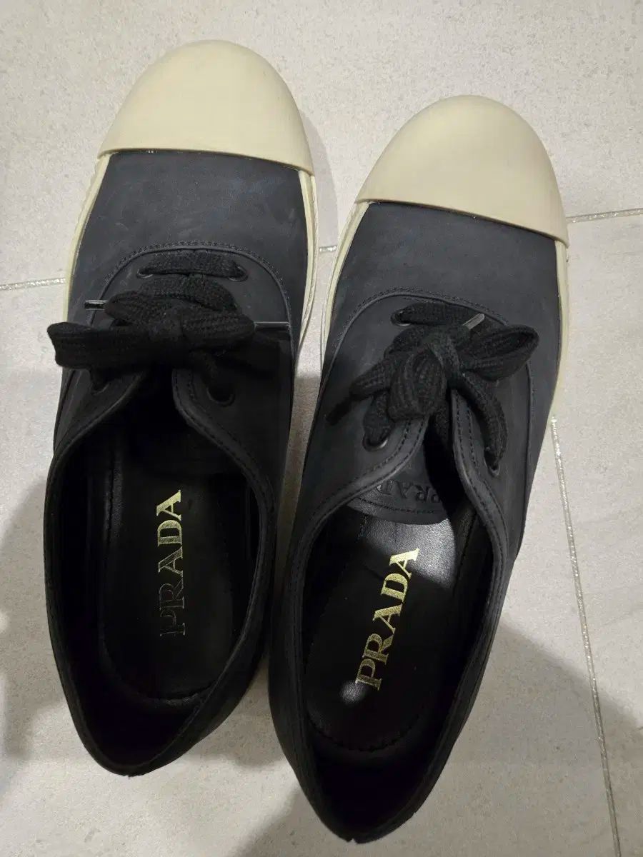 PRADA プラダ スニーカー 中古・古着通販PRADA - (プラダ) LOGO LOW 