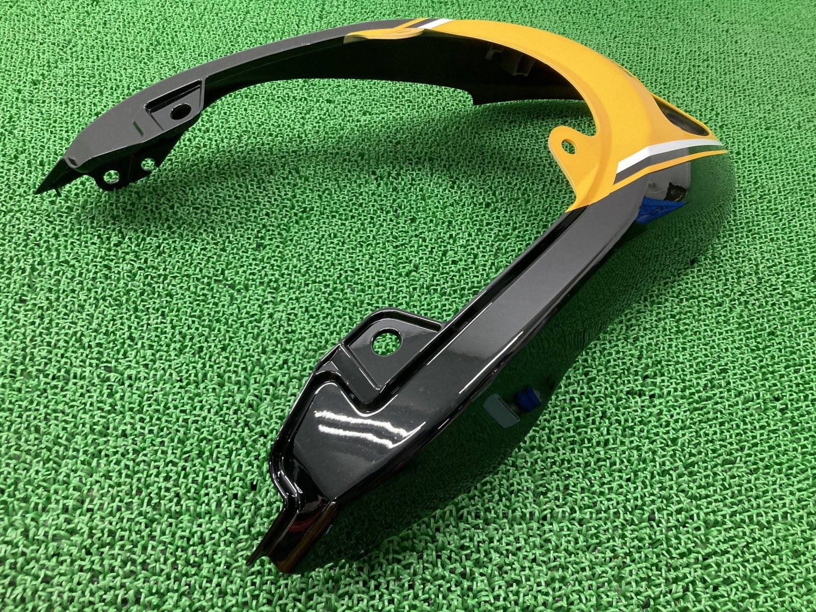 ブルバードM109R テールカウル 黒|黄 48G スズキ 純正 バイク 部品 GU76A シートカウル コンディション良好 品薄 品 Vv