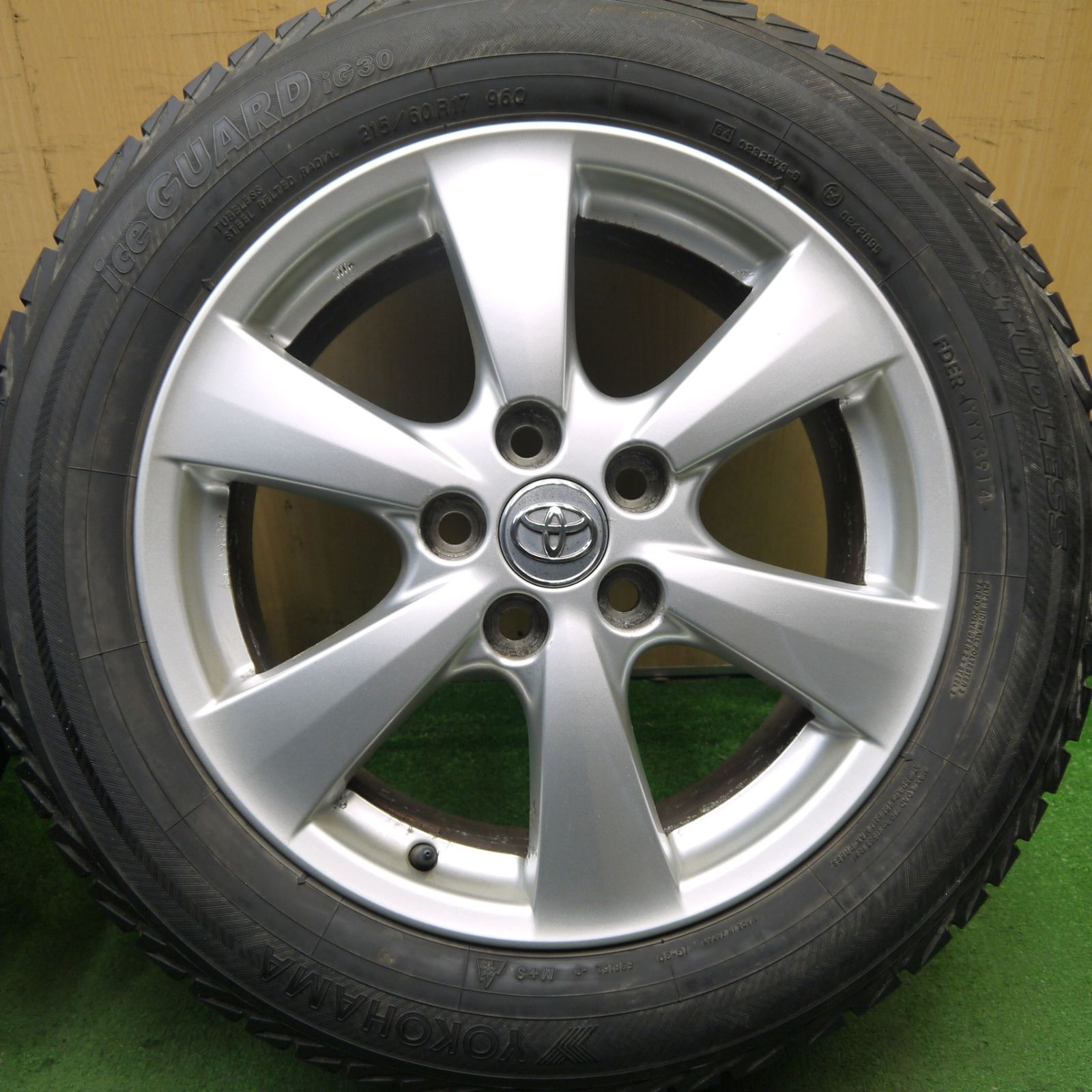 トヨタエスティマ純正17インチice GUARD 215/55R17 2022年 トヨタエスティマ純正17インチice GUARD 215/55R17 2022年