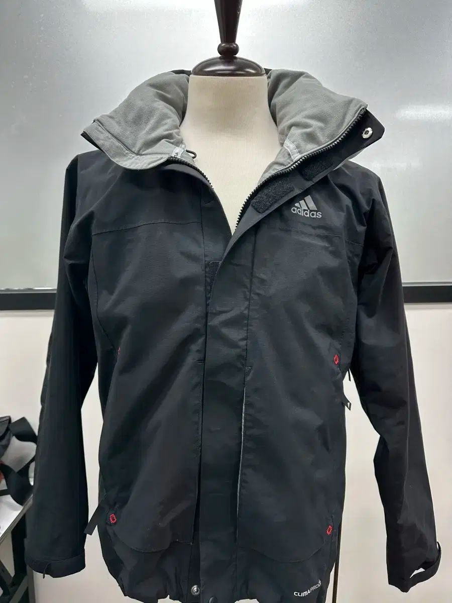adidas(アディダス) ウインドブレーカー