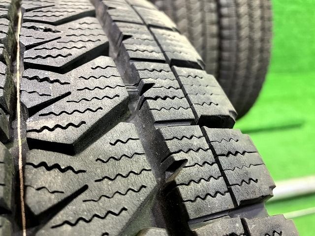 配送商品は通常配送無料。 BRIDGESTONE スタッドレス ブリヂストン ブリザックVL10A 165 80R14 91 90NLT 4本 9ミリ お早めに！
