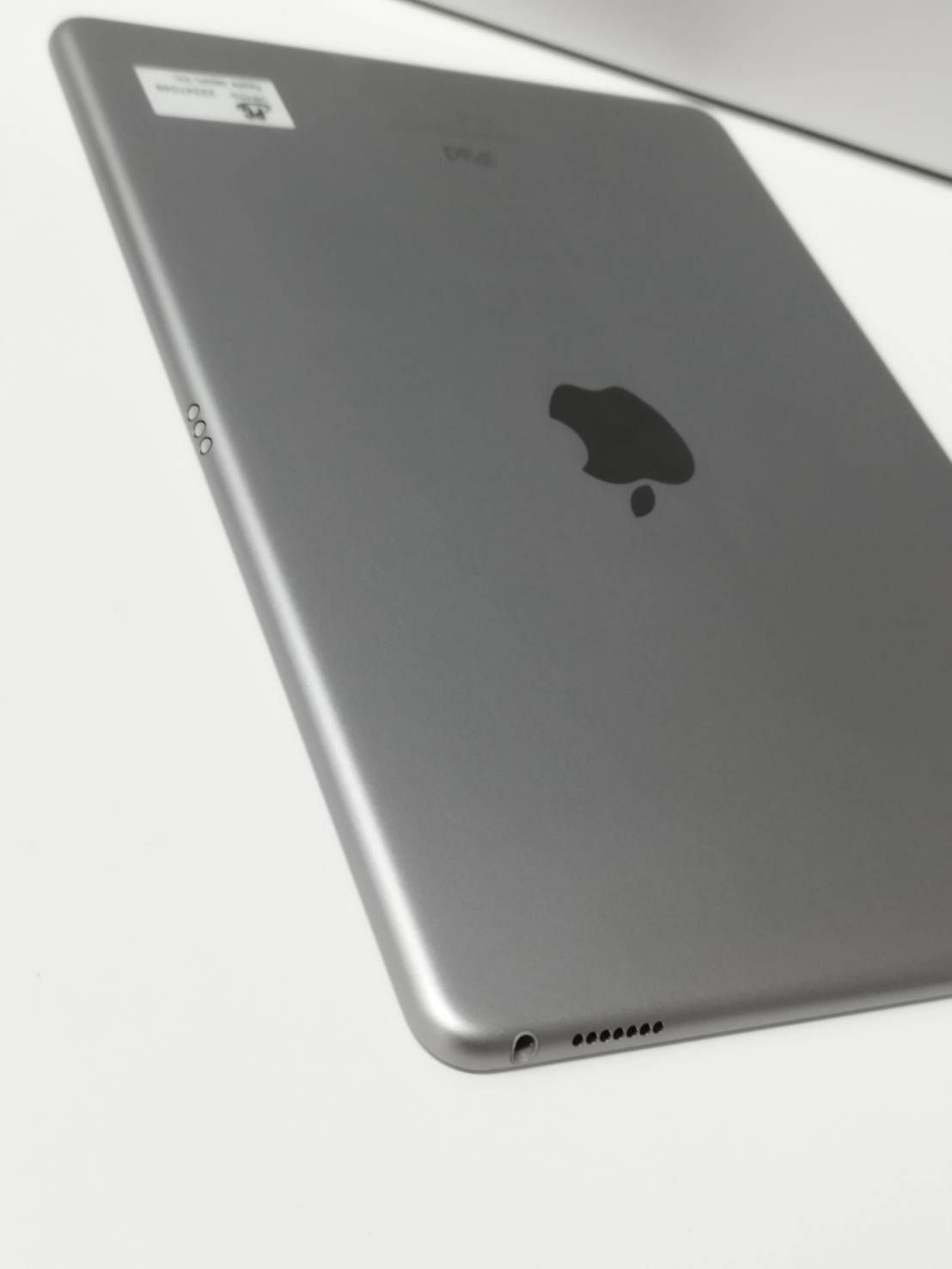 iPad - 【ジャンク】iPad Pro 第1世代/9.7インチ/32GB/A1673 s-l400.jpg