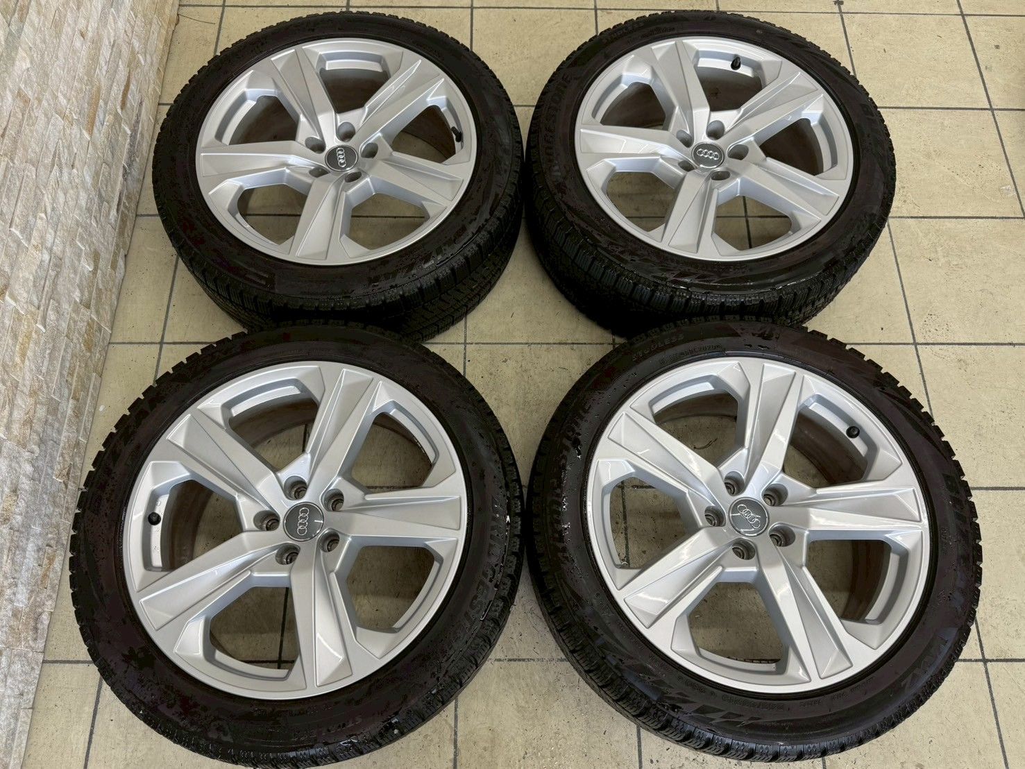 アウディ純正ホイール＆スタッドレス4本セット 245|45R19 VRX2 8.0J 4K8601025