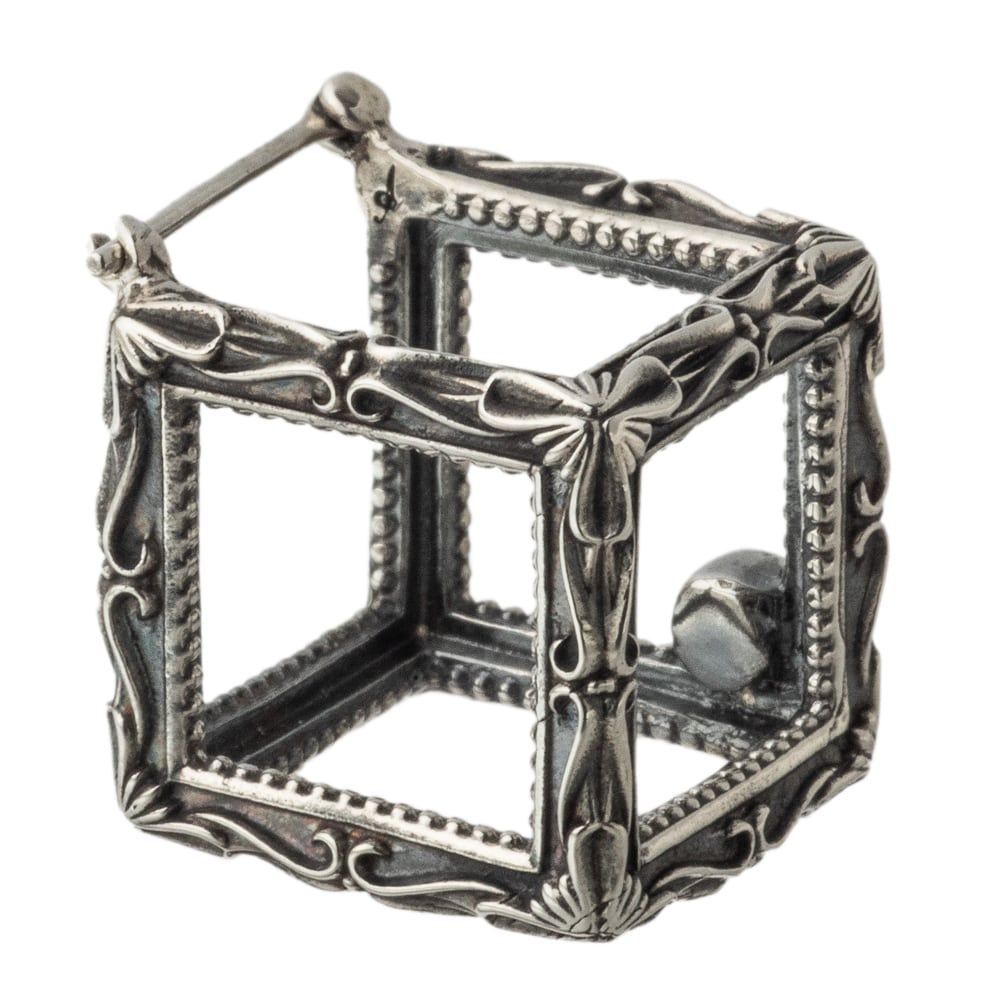 フレームキューブピアス アルテミスクラシック