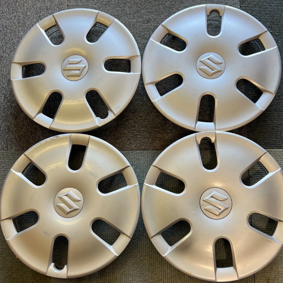 ⭐︎ スズキ ホイールキャップ 4枚セット 中古 軽自動車 - メルカリ