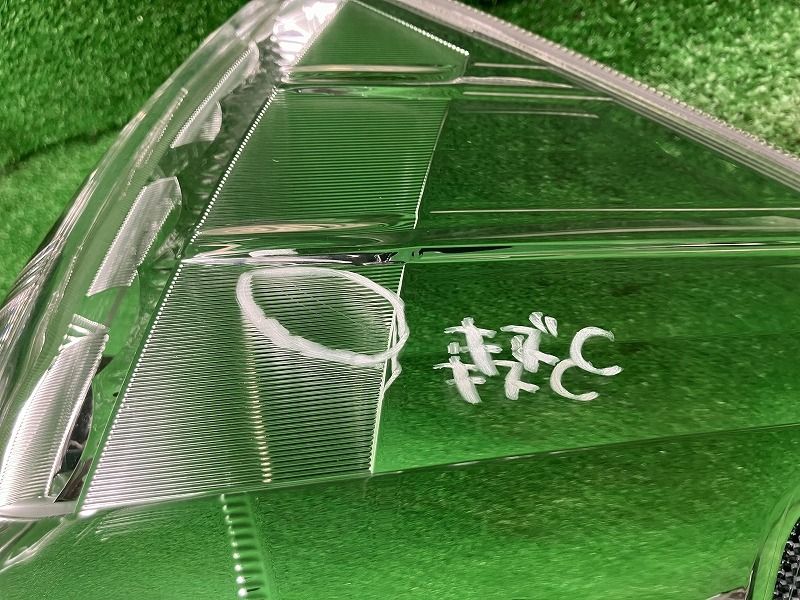 プリウスα ZVW41W 右テールランプ・テールライト S 5人 スタンレー 47  