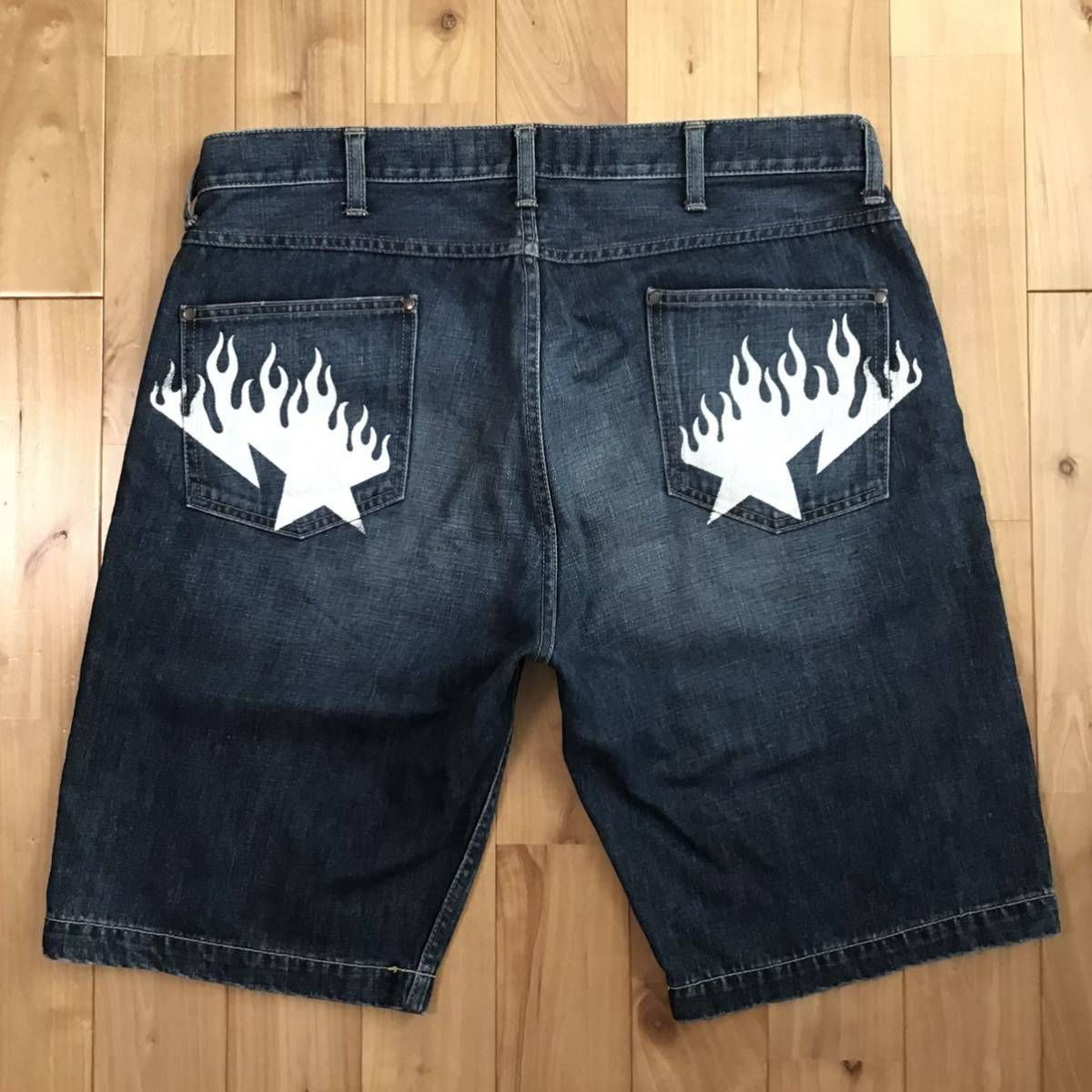 【A BATHING APE】 FIRE BAPESTA デニムハーフパンツ　M Fire BAPESTA デニム ハーフパンツ Mサイズ a bathing ape BAPE