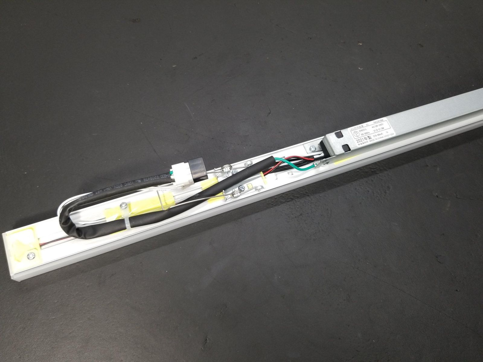 型番RAD914W 白色