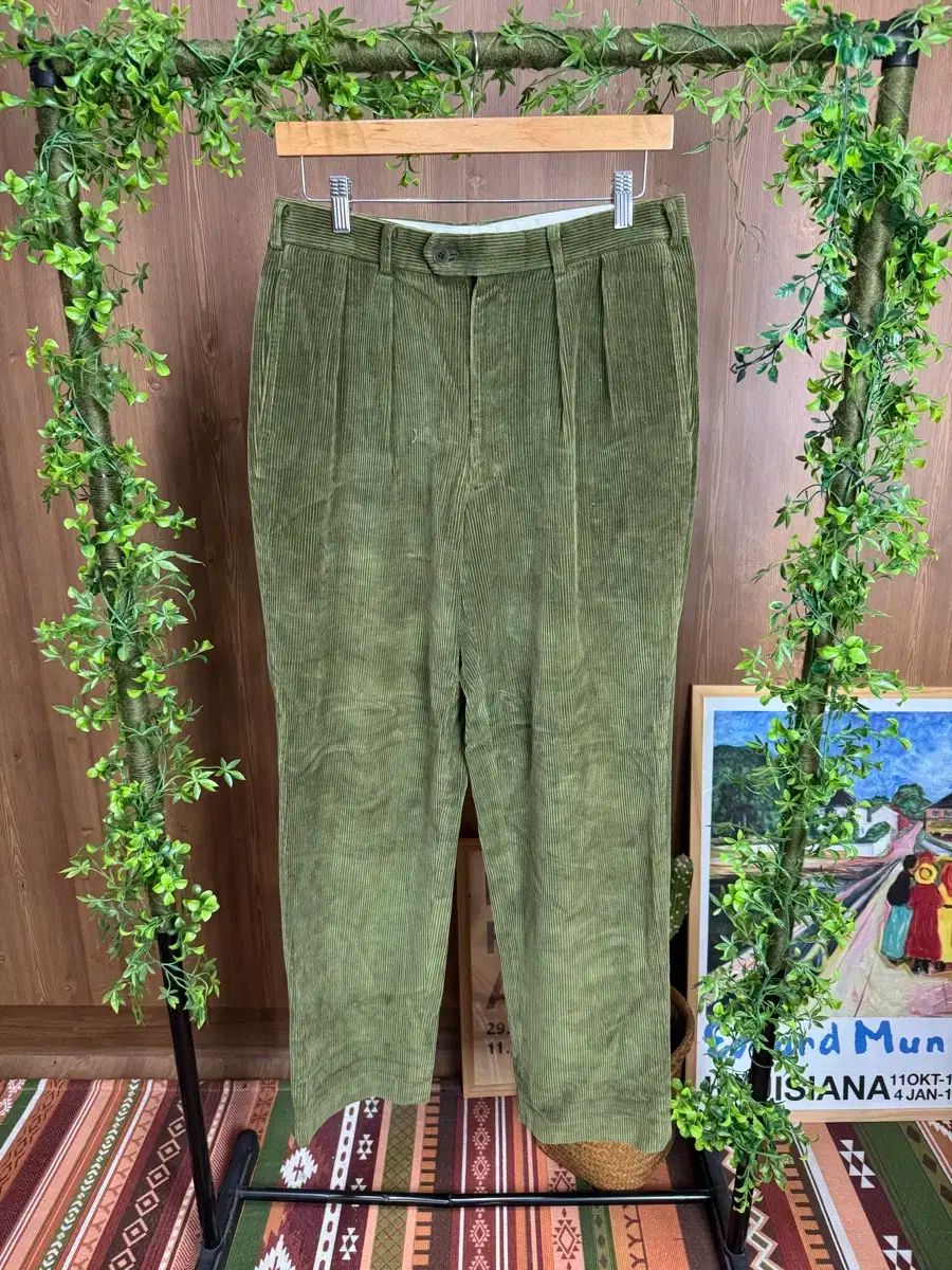 日本 ビームス カーキ色 コーデュロイ テーパード Classic パンツ 31 32