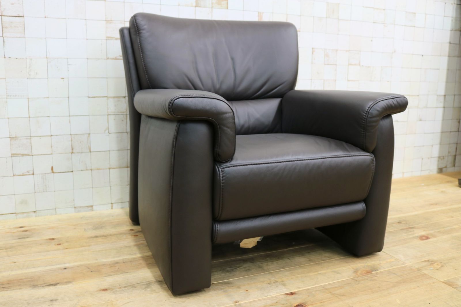 GMIK305 himolla ヒモラ ベルク 1人掛けソファ シングルソファ 総革 ダークブラウン 最 ドイツ IDC大塚家具 定価約21.3万 NEXPOTALLINN_EU