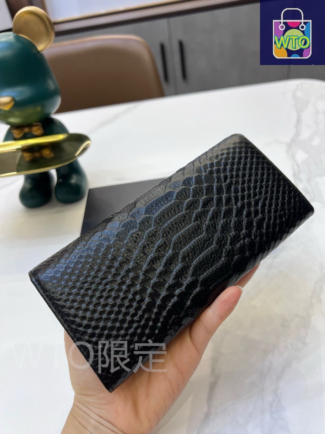 今日特価】Prada レディースウォレット, バイフォールドデザイン