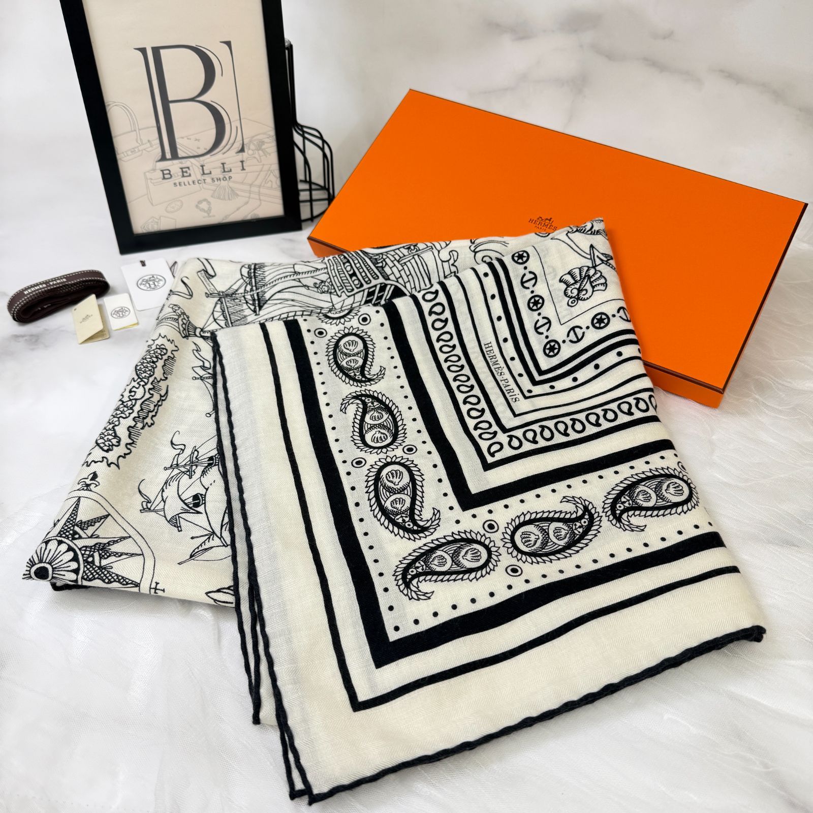 ファッション雑誌 鑑定済み エルメス カレジェアン 140 船乗りのタトゥー バンダナ 白 黒 カシシル スカーフ