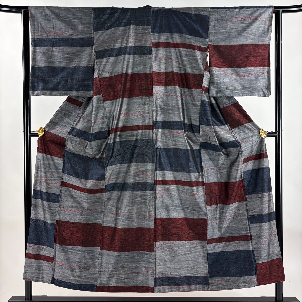 大島紬 身丈151cm 裄丈62cm S 袷 泥染 証紙 段縞 灰色 正絹 秀品