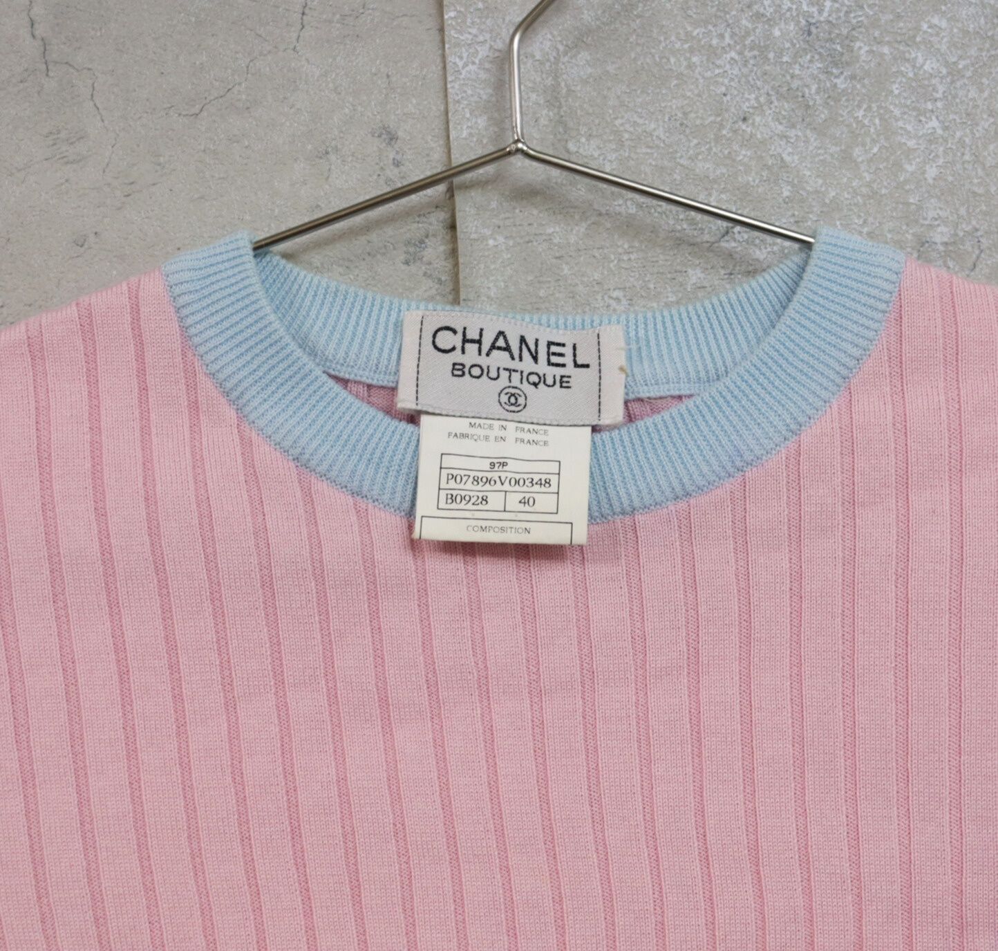 シャネル　CHANEL ピンクニットとホワイトサロペットセット シャネル CHANEL ピンクニットとホワイトサロペットセット トップス