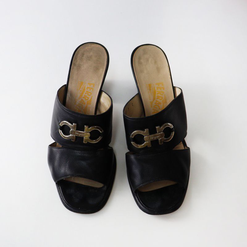 サルヴァトーレフェラガモ サンダル ブラック ガンチーニ Salvatore Ferragamo - 美品 Salvatore Ferragamo