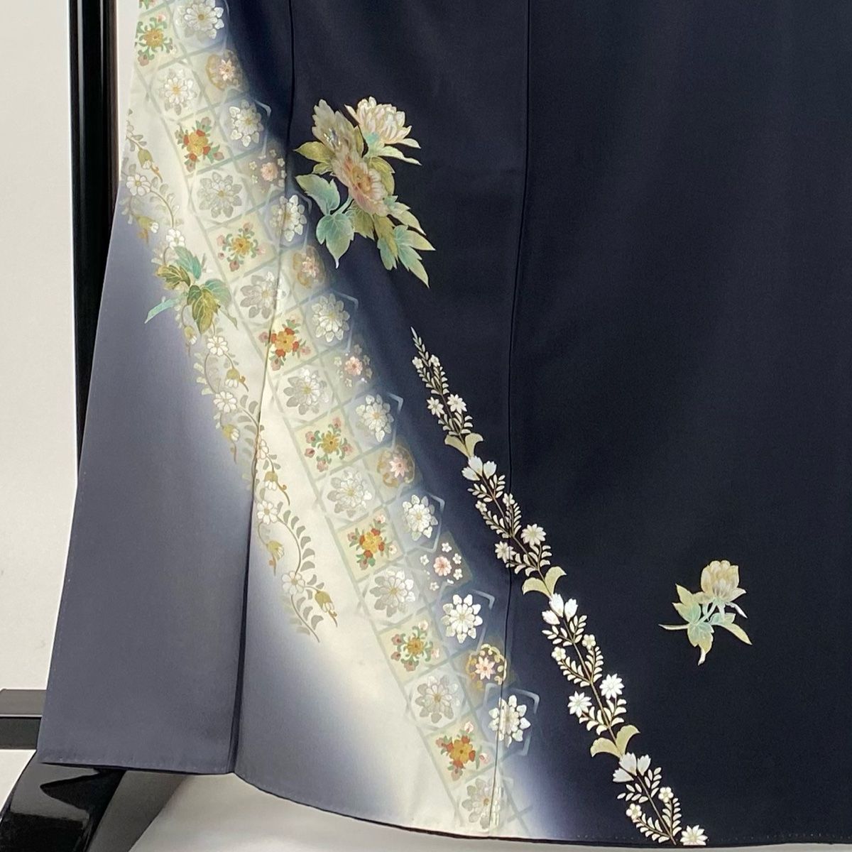 螺鈿 金彩 螺鈿箔 花唐草 裄65.5 紋無し 付下げ 着物 正絹 T-4321 螺鈿細工 京友禅 金彩加工 付け下げ 反物 正絹 草花紋様 螺鈿
