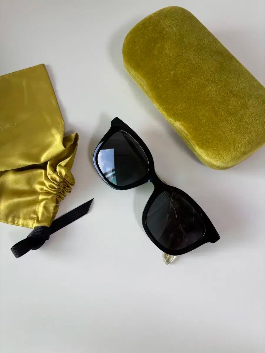 グッチ サングラス GG0562SK 001 スクエア ウェリントン ポーチ ケース含む