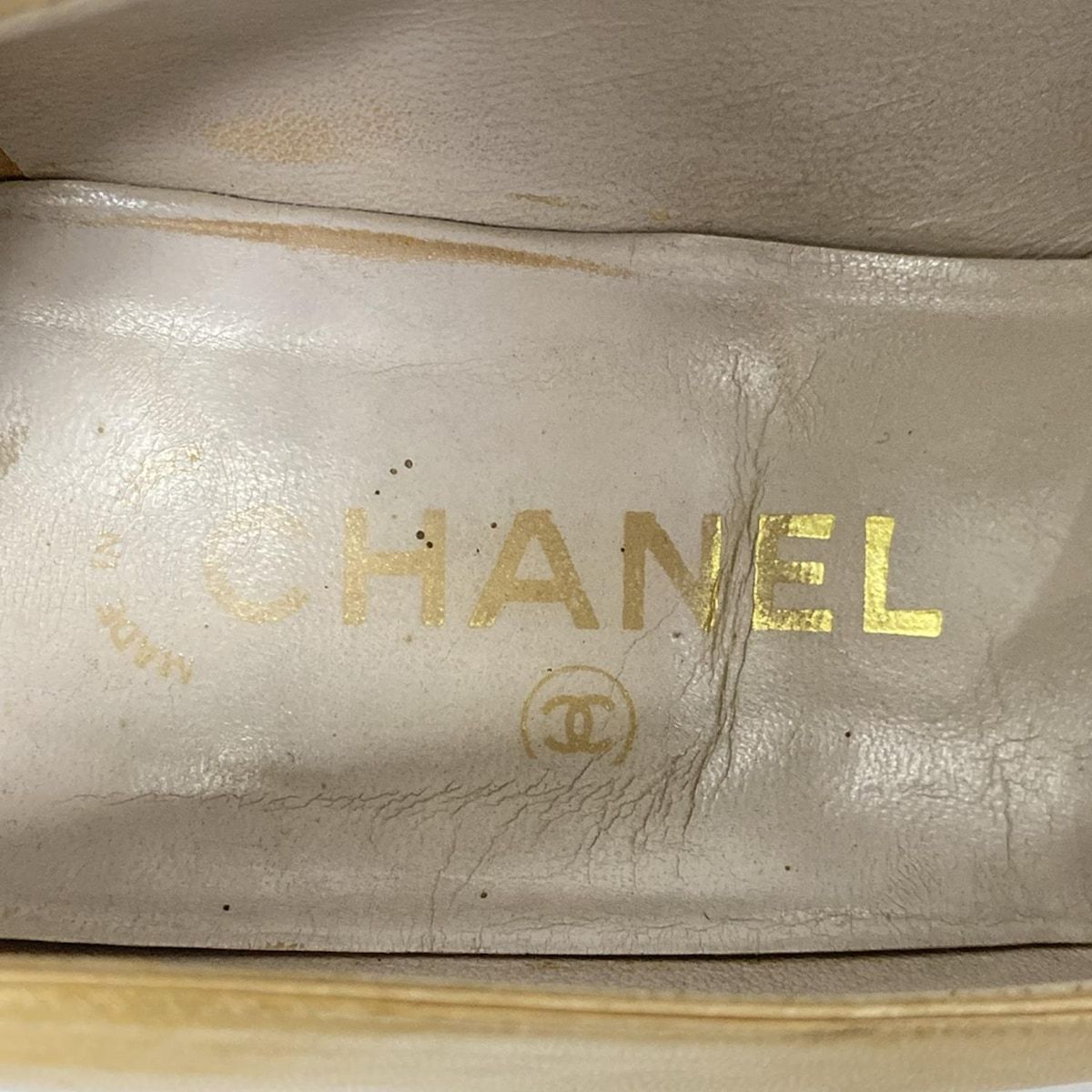 【美品】CHANELシャネル　レディースパンプス ゴールド　エナメル　37 CHANEL - 超美品 シャネル CHANEL パンプス バイカラー 03