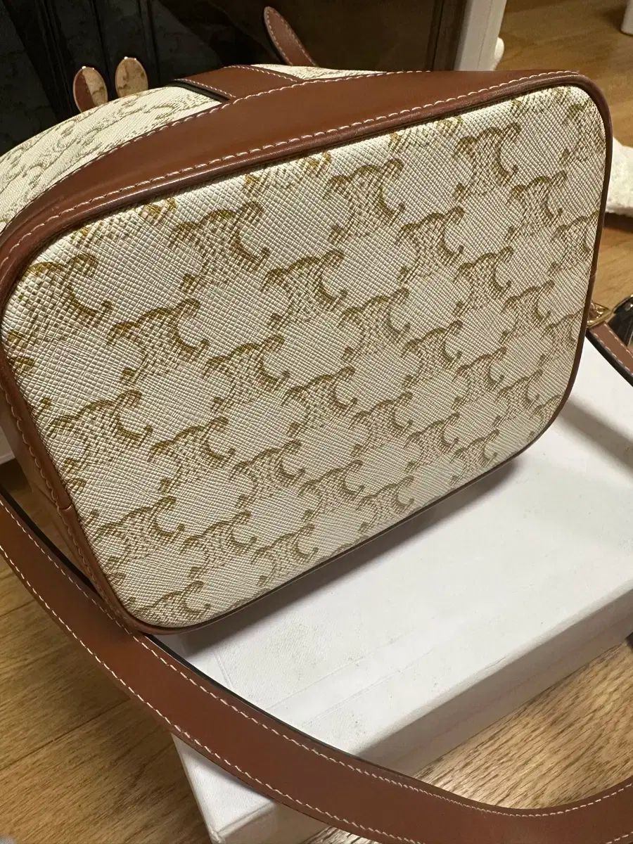 セリーヌ★トリオンフバケットバッグ 楽天市場】CELINE セリーヌ Small Triomphe Bucket Bag スモール