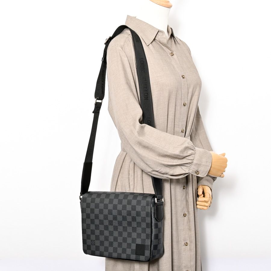 LOUIS VUITTON ルイヴィトン ショルダーバッグ ディストリクトPMNV3