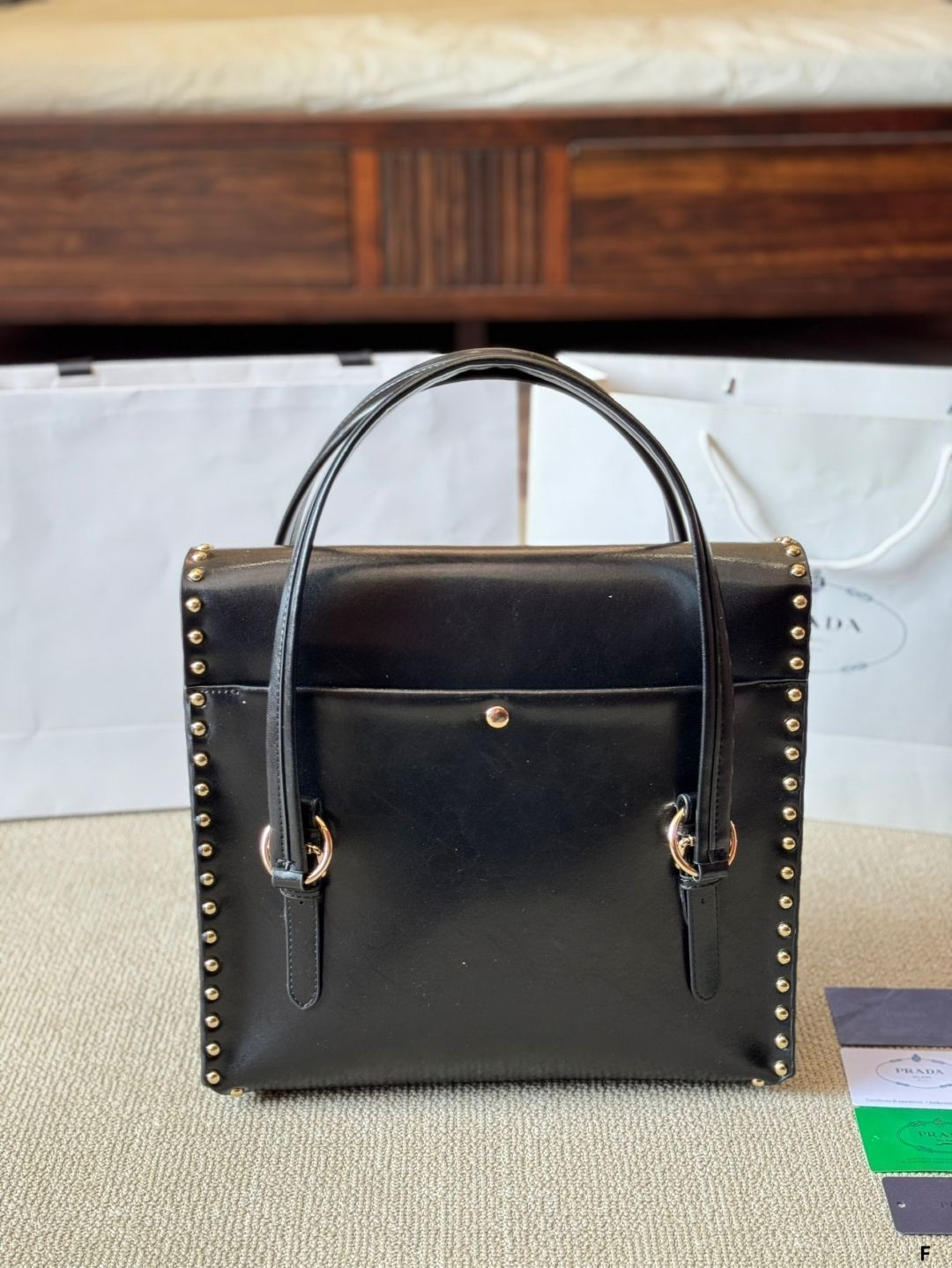 PRADA レトロショルダーバッグ - チョコレートカラー