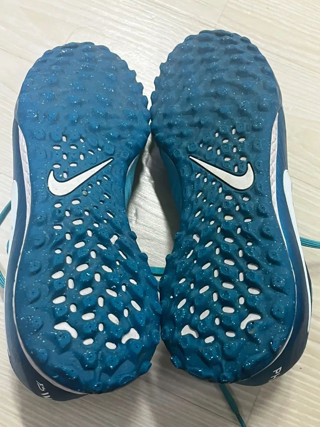 NIKE
