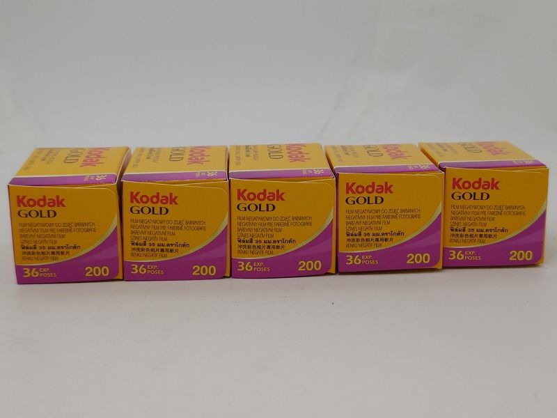 Kodak Gold 200 & Konica 100 フィルムセット　6本 Kodak Gold 200 & Konica 100 フィルムセット 6本 - メルカリ