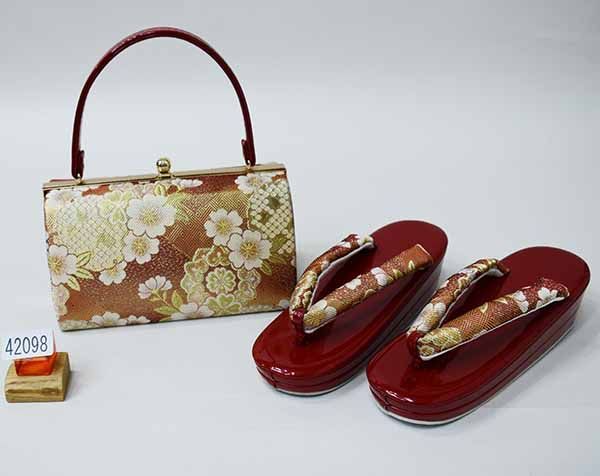 草履バッグセット 帯地 刺繍 二段 フリーサイズ 適合足サイズ22.5cm～24.5cm 赤色×金色 NO42098