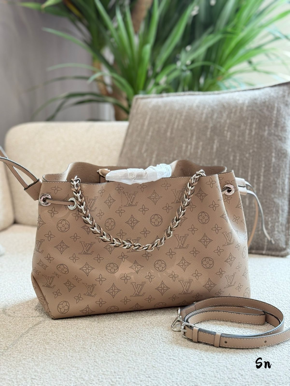 LOUIS VUITTON ドローストリングバッグ 今日特価】Louis Vuitton Bella Mahina Drawstring Bag・ルイ