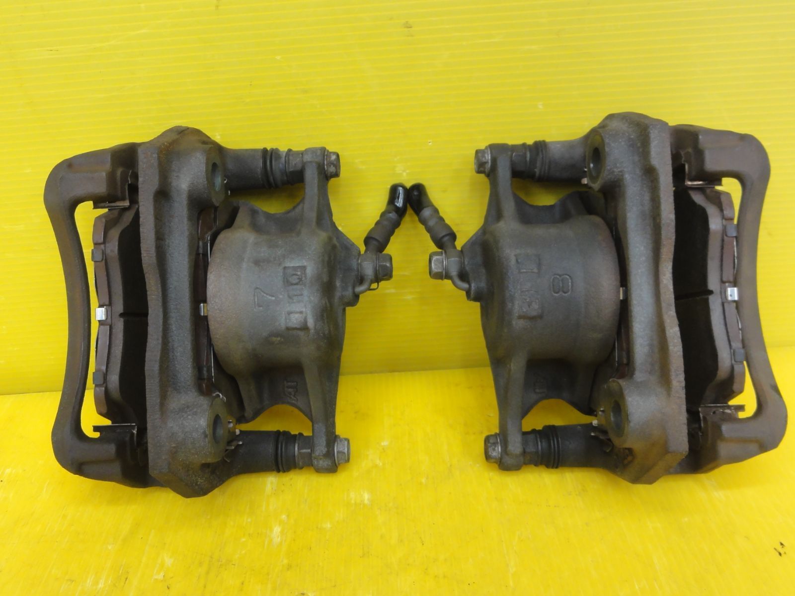 平成13年車 トヨタ JCG10 プログレ フロント キャリパー ブレーキキャリパー 左 右 セット 純正 F30671