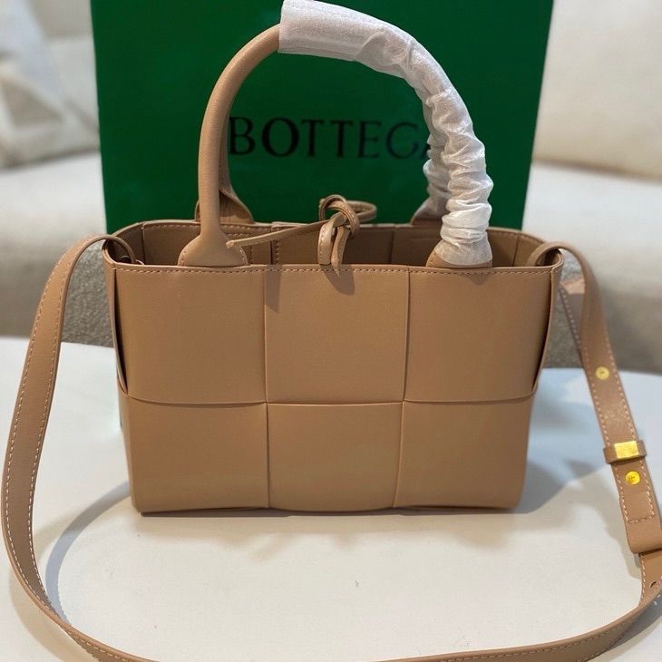 新品 未使用 BOTTEGA VENETA ハンドバッグ  ショルダーバッグ